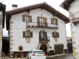 Danbolinea etxea, Saldias