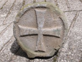 Hilarria Abadia etxeko atarian, Garde