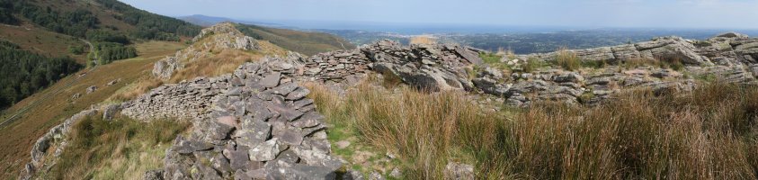 Altsanga tontorra eta bertako harrizko murruen hondakinak