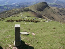 R24 mugarria Larrunen