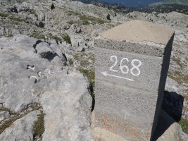 268. mugarria Latras mendian