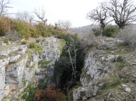 Obiarriko gaina ebakitzen duen arrakala