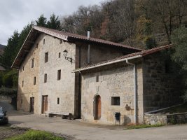 Herrero Etxe Zarrea (OSM) eta ermita, Urritzan