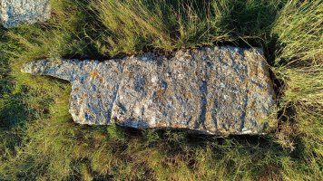 MONOLITO DE PIEDRAFITA. FRAGMENTO SUPERIOR. 