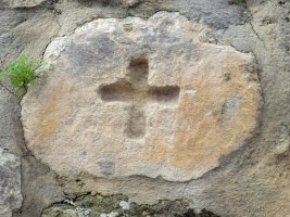 Hilarri zatia1 elizako horman, Abartzuza