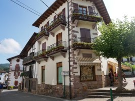 Iturria etxea, Etxalar