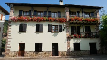 Aldalurra etxea, Etxalar