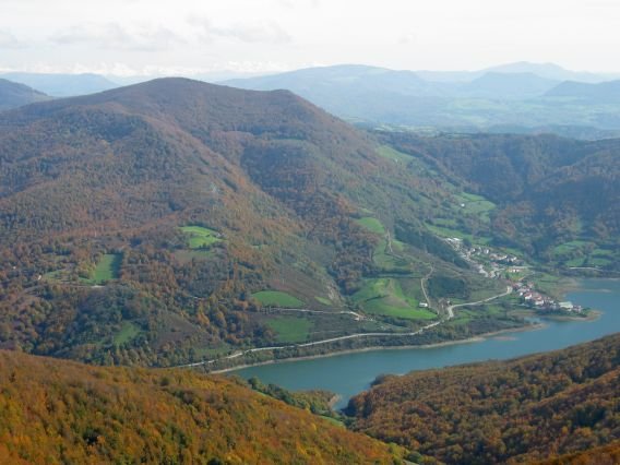 Eugi magalean duela, Leateko Gainatik