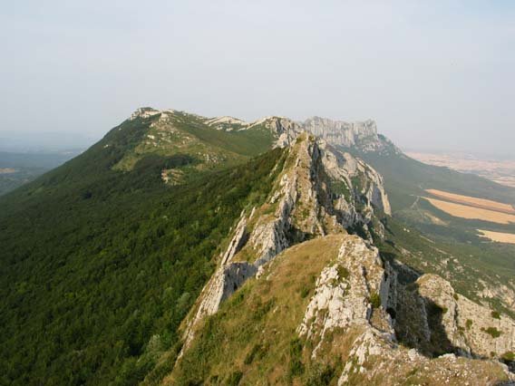 Castillo de Vallehermosa eta Cervera hondoan