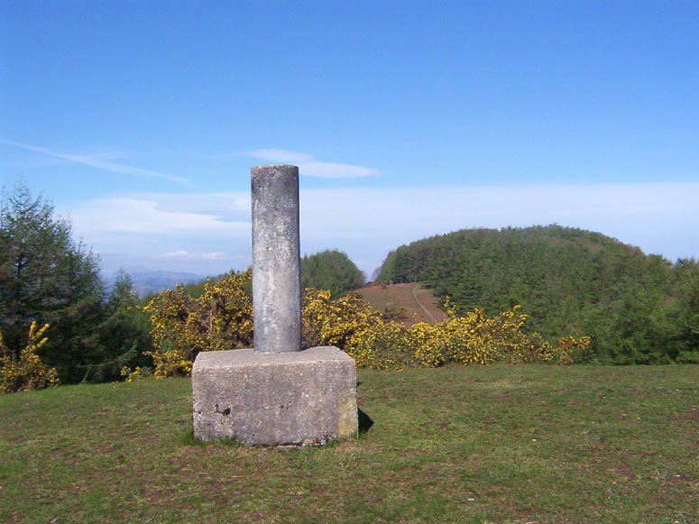 Pertxeleko tontorra eta atzean Aldura