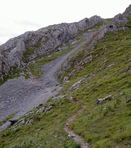 sendero-pedrera-canal hacia la cima