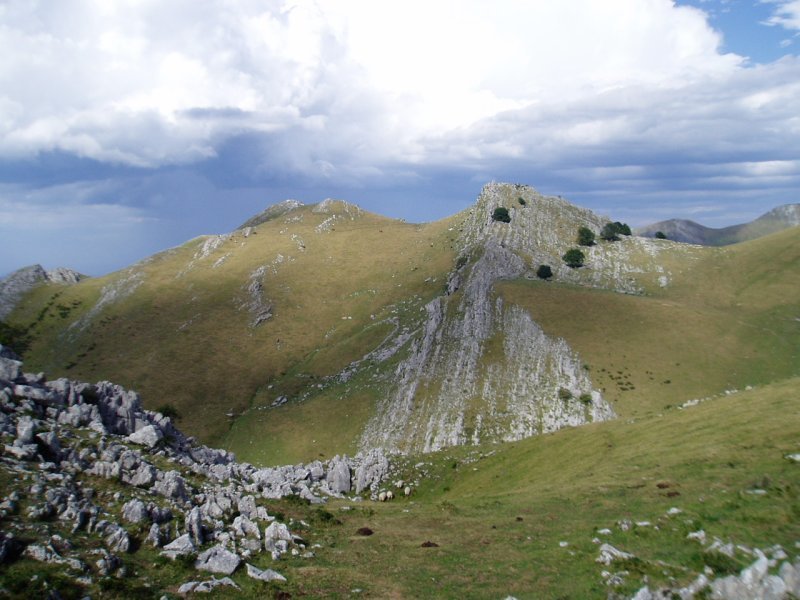 Etitzegi eta Larraone hegomendebaldetik ikusita
