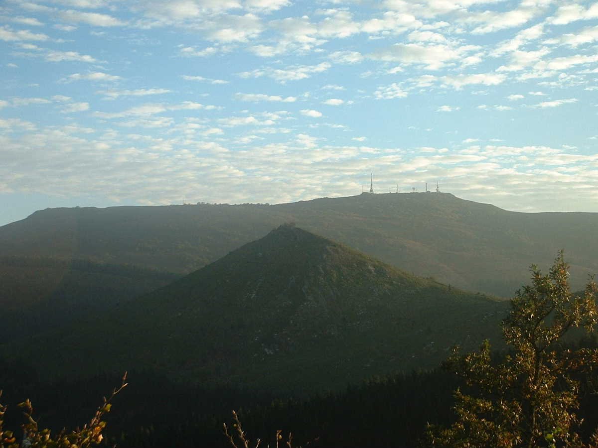 JANDOLAMENDI AURREAN, OIZ ATZEAN ARAKALDO MENDITIK