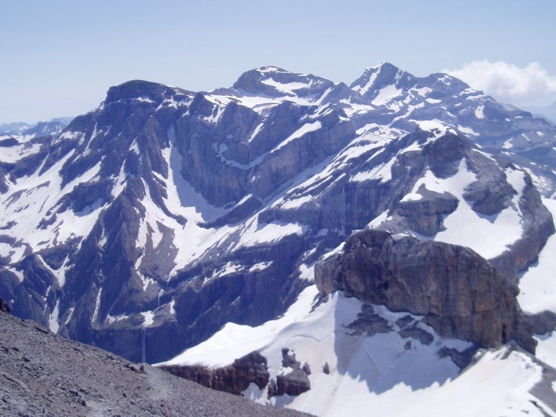 Taillonetik ikusita: Marbore, Zilindroa eta Perdido tontorrak eta Gavarnieko zirkuko urjauzia