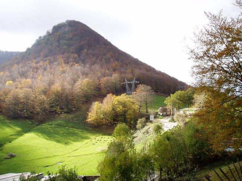 Aasko (836 m.) eta Lizarrusti mendatea