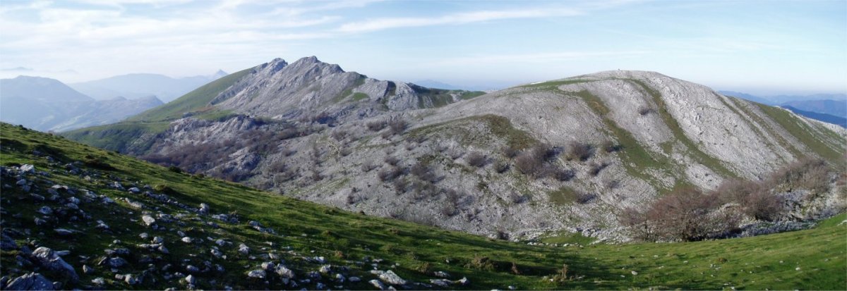 Aloña mendikatea hego-ekialdetik ikusita