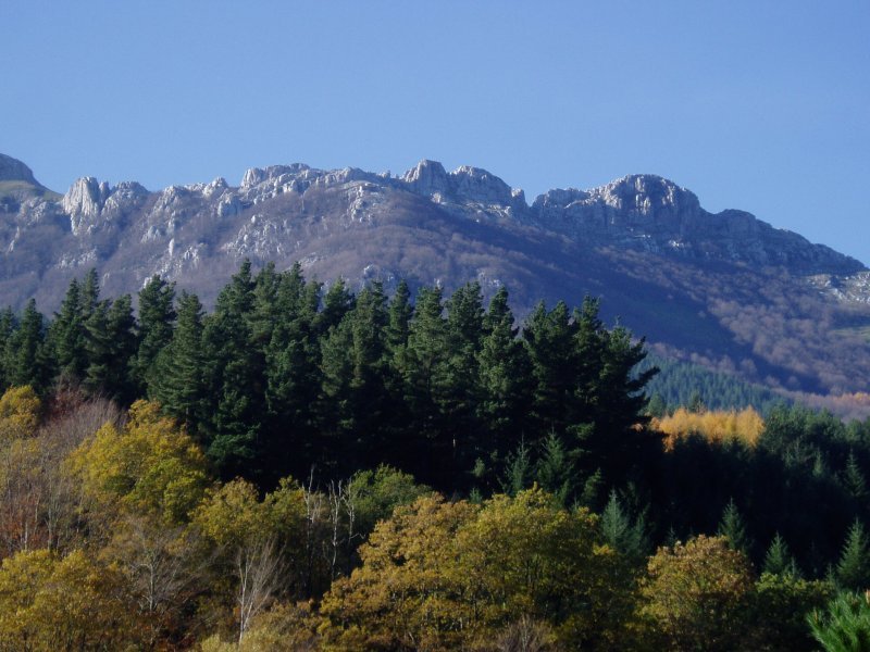 Zegamako geralekutik igotzen den bidetik ikusita