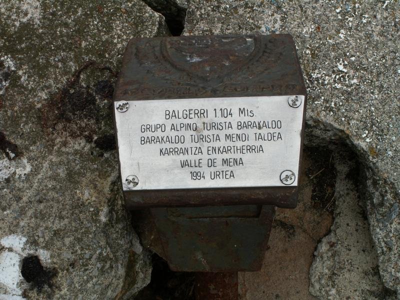 Balgerriko tontorrean dagoen plaka / Placa que hay en la cima del Balgerri