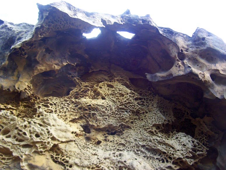 Harrian sortutako forma bitxiak