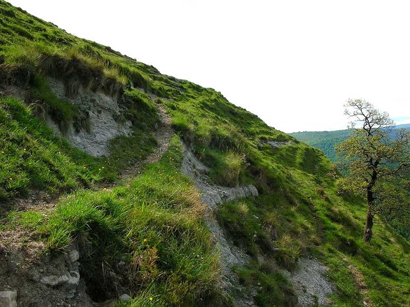 A punto de alcanzar la pequeña sierra.