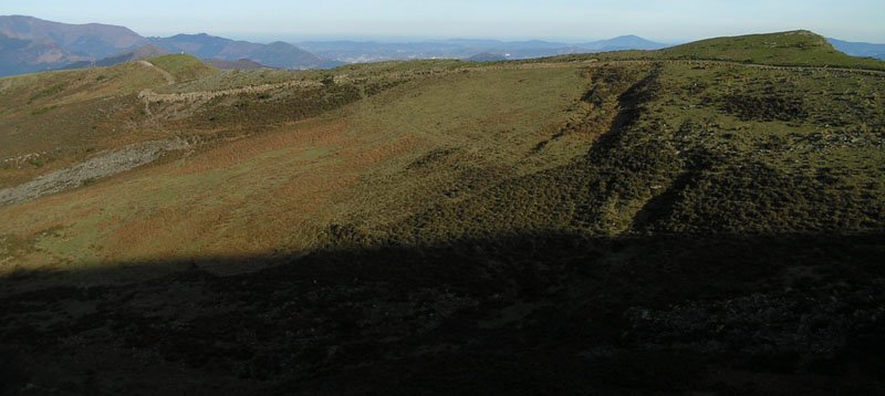 Beluzaran a la derecha, Kolometa a la Izquierda