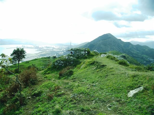 De fondo el Serantes