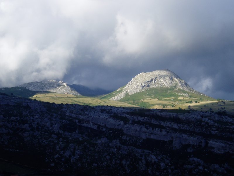 Mazo Chico eta Mazo Grande Asón mendatetik ikusita