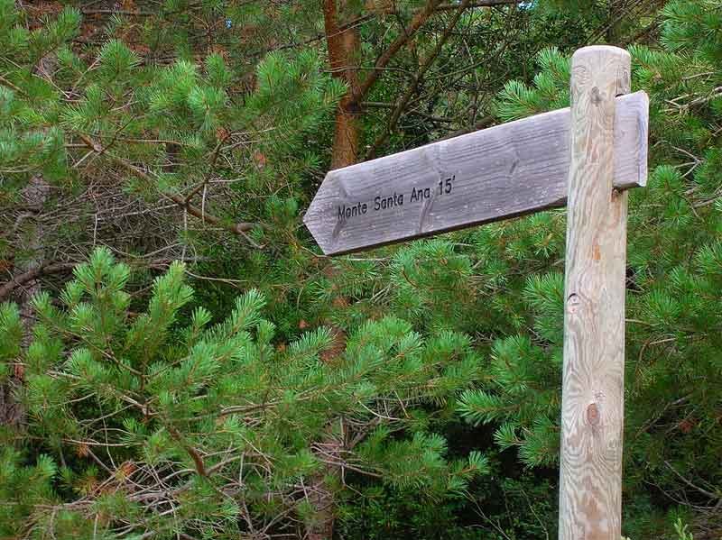 Desde el collado seguimos las indicaciones.