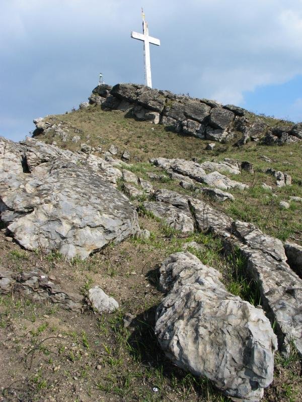 Gurutzea eta karaitza tontorrean