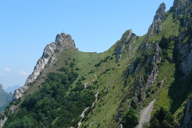 Mendebaldetik ikusita