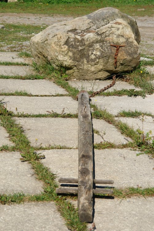 Zarateko dema-harri zaharra, ardatza eta guzti