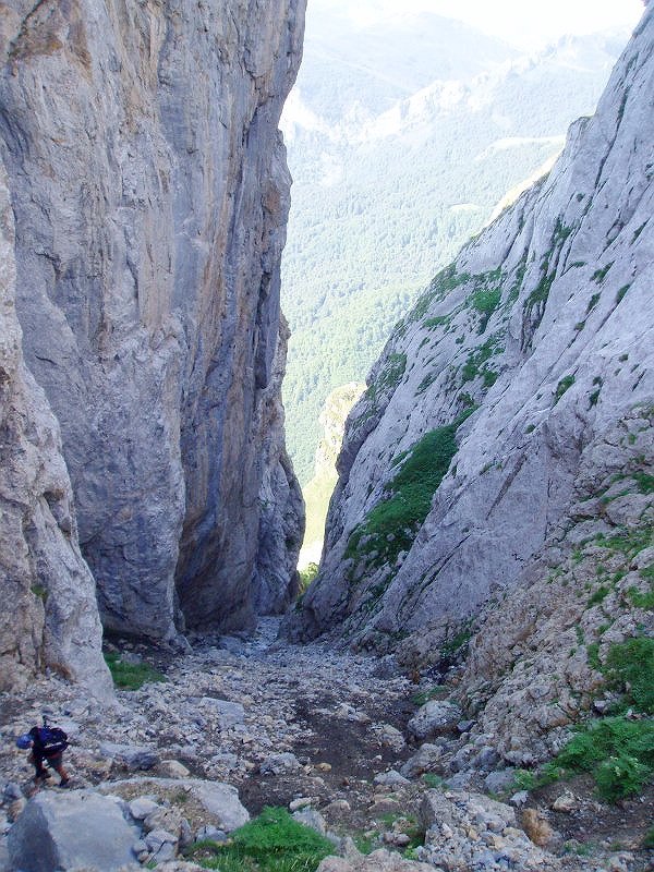 La Jenduda kanala, behera begira