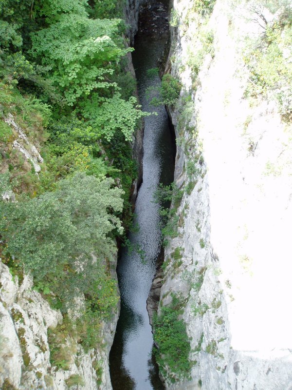 Erreka zubi batetik ikusita