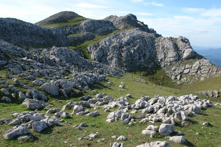 Ekialdeko bizkarrean gora