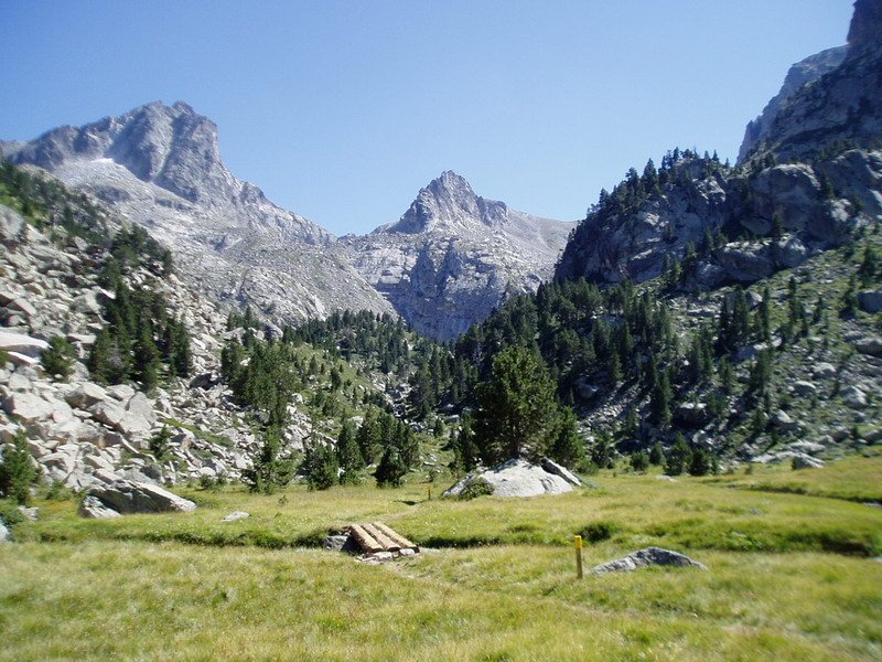 Pic de Peguera eta Pic de Mar Monestero bailaratik ikusita