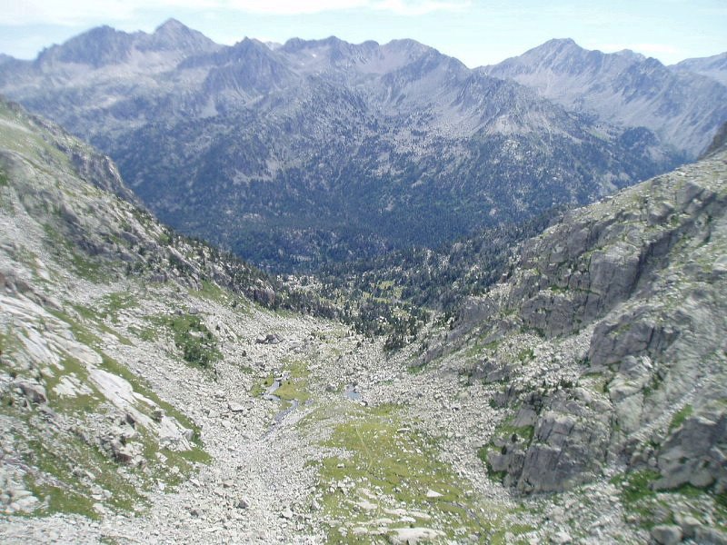 Contraix aintziraren ingurutik hegoekialdera ikuspegia