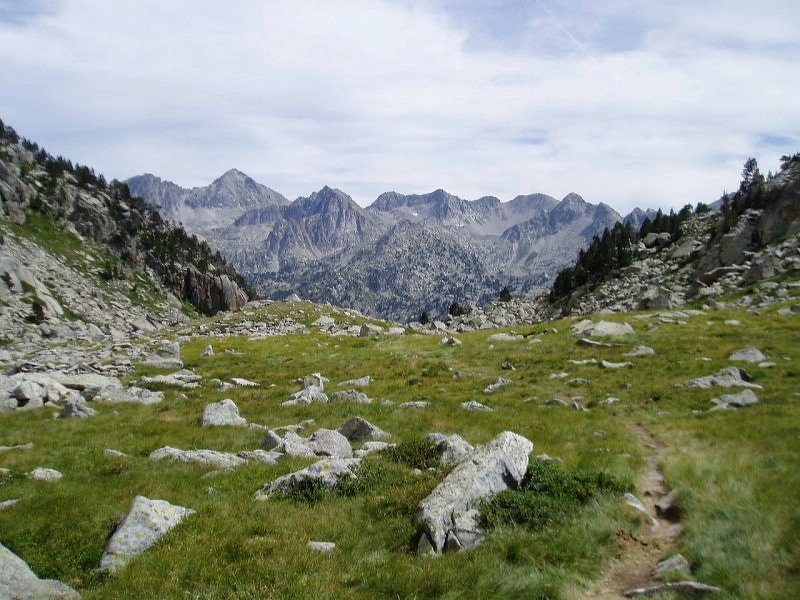 Contraix lepotik Estany Llong aterpera jaisten den bidea