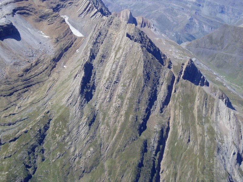 Mendebaldetik ikusita, Astazou lepotik