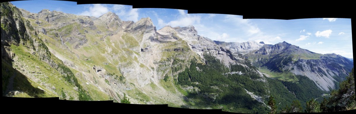 Pinetako zirkuaren ikuspegi zabala Tormosako erlaitzetik ikusita