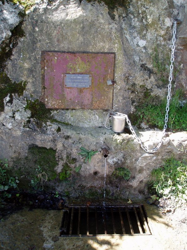 Mugarrikolandako iturria