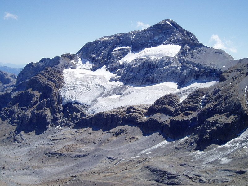 Ipar-mendebaldetik ikusita, Astazou Handitik