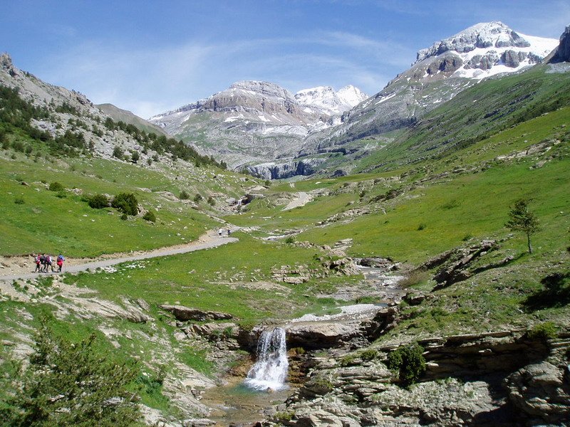 Bernera eta Llana del Boso Saleras aterpearen ingurutik ikusita