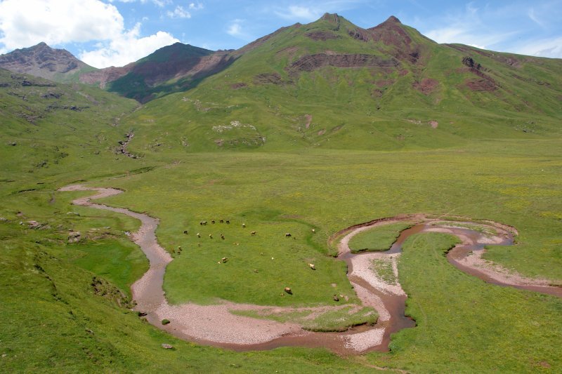 Lañetera mendia eta errekaren urratua