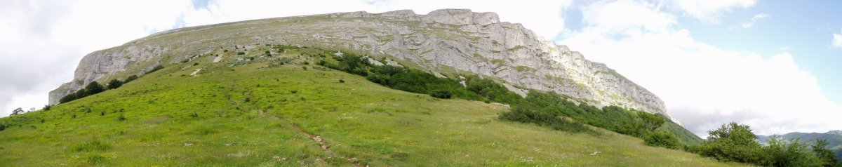 Unanuatik igotzen den bidetik ikuspegi zabala