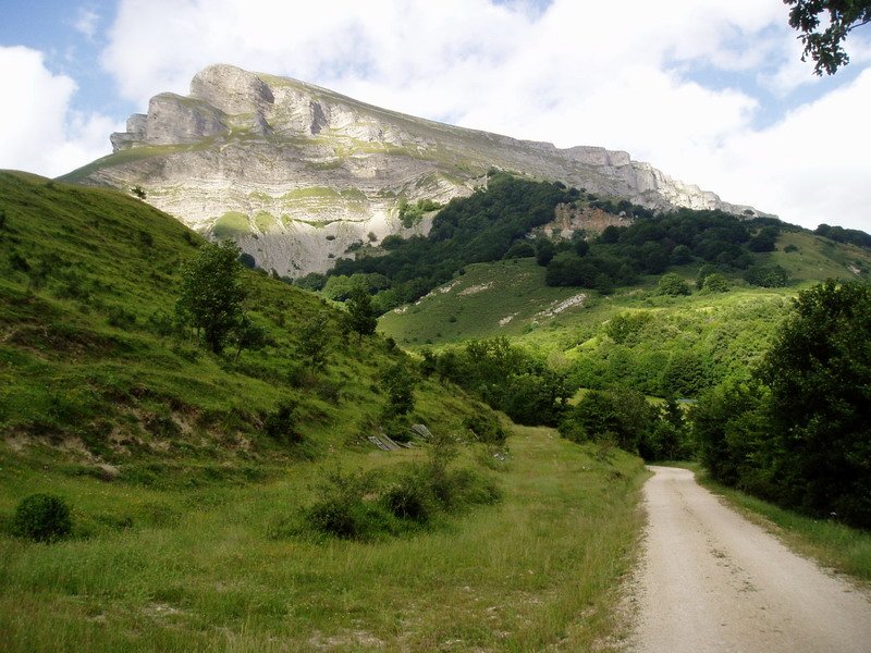 Unanuatik igotzen den bidetik ikusita, mendebaldetik