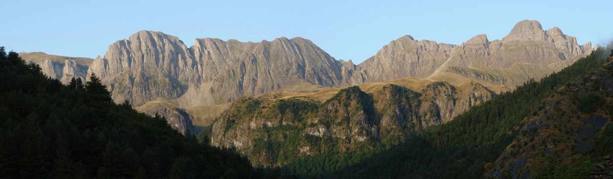 Peña Forca aldeko haitzak Oza aldetik