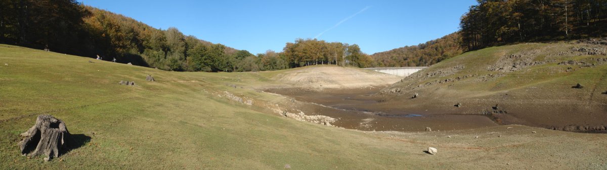 Leurtzako goiko urtegia, hutsik
