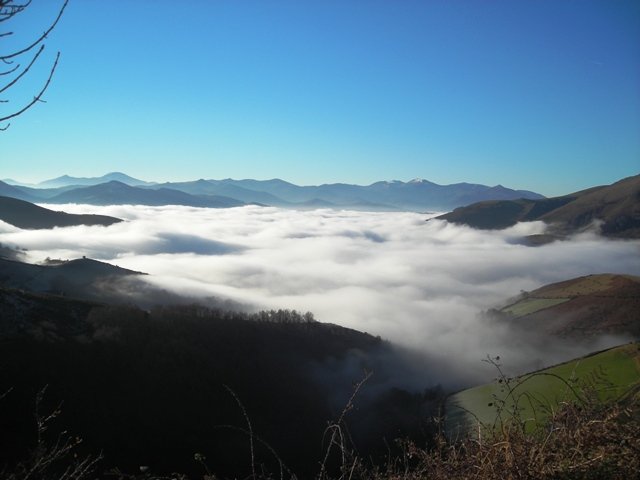 Baztanen gaineko behelainoa