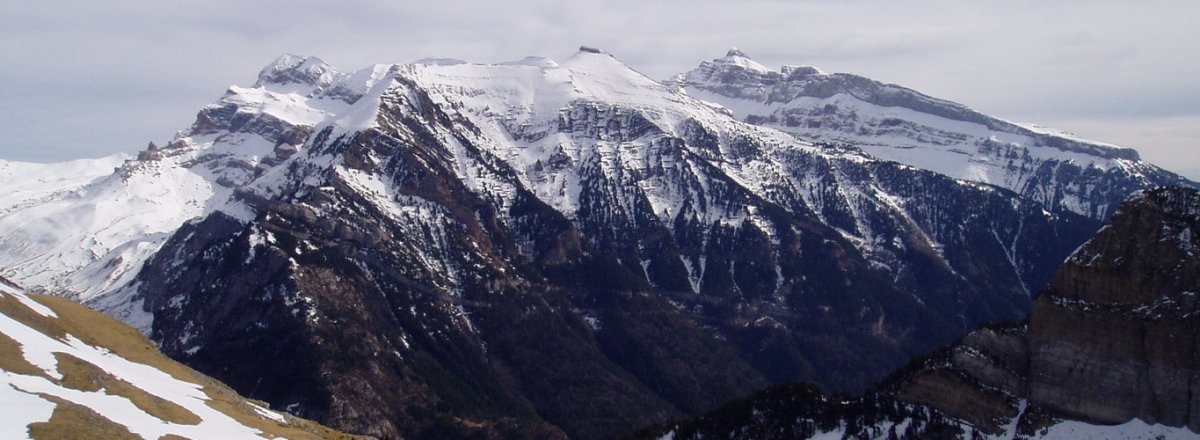 Ipar-mendebaldetik ikusita