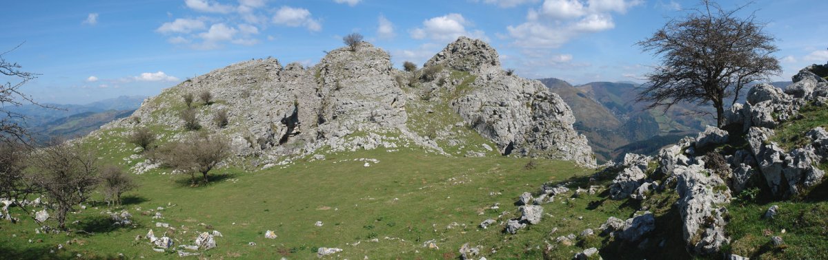 Haitz txikia, bi haitzen arteko lepotik